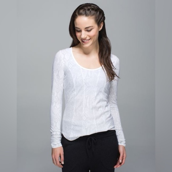 Lululemon Between The Lines Long Sleeve, approx size 6 - Picture 1 of 9